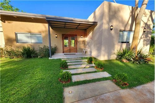 En Venta Hermosa Casa De Verano En Terreno De 5500 M2