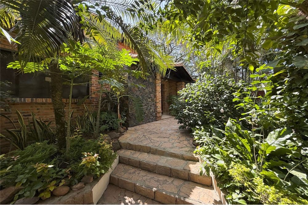 A LA VENTA FANTÁSTICA CASA RÚSTICA EN LA CIUDAD DE LAMBARÉ, B° MBACHIO II – 2