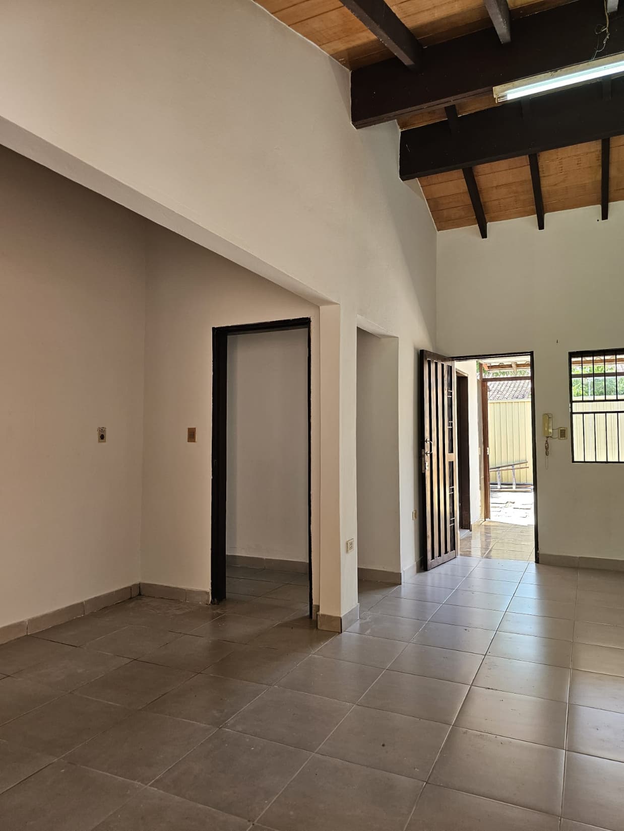 Casa En Venta En Itaugua, Km 32, A 3c De La Ruta II – 3