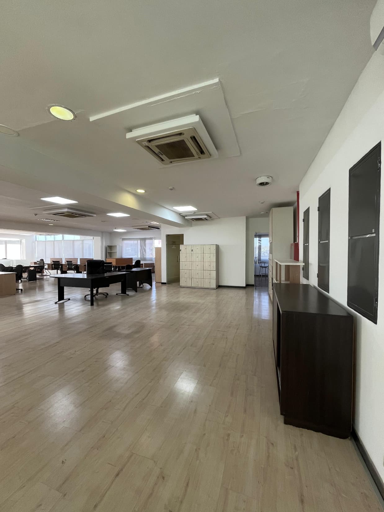 ZONA SHOPPING LA GALERIA EN ALQUILER OFICINA DE 330M2 CON 5 COCHERAS
