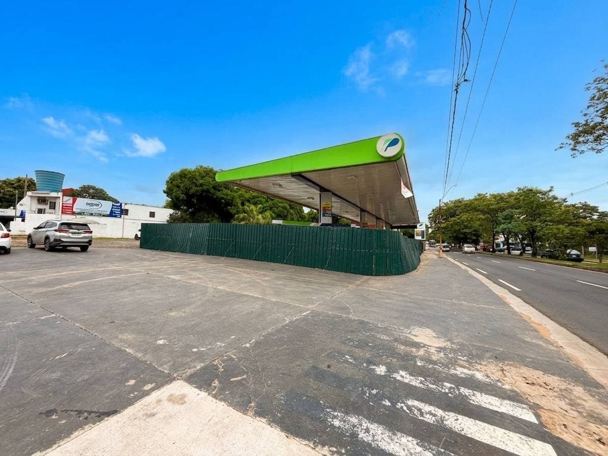 En venta terreno en esquina s/ la Avda Mariscal Lopez, en Fernando de la Mora