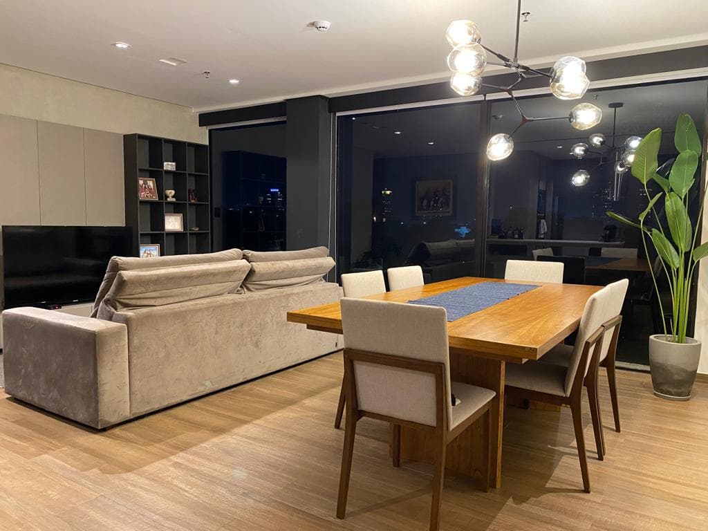 En venta Departamento de 3 dormitorios en Barrio Herrera, amoblamiento premium.