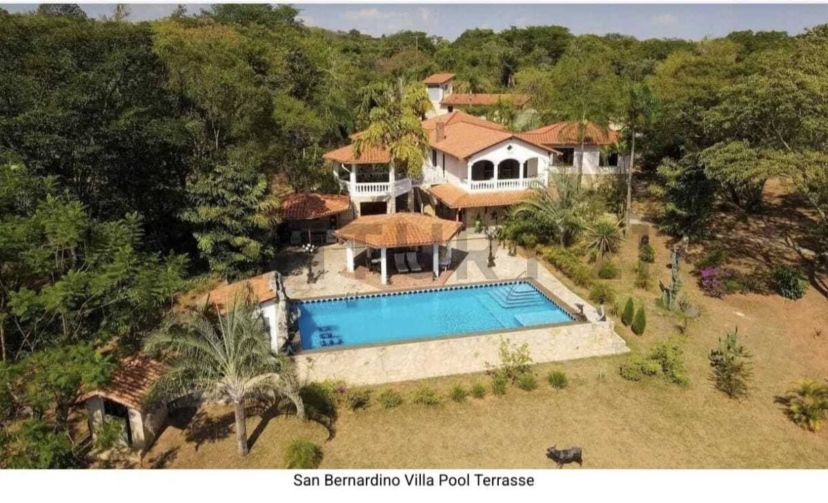 EN VENTA – Residencia Exclusiva Con Vista Al Lago En San Bernardino