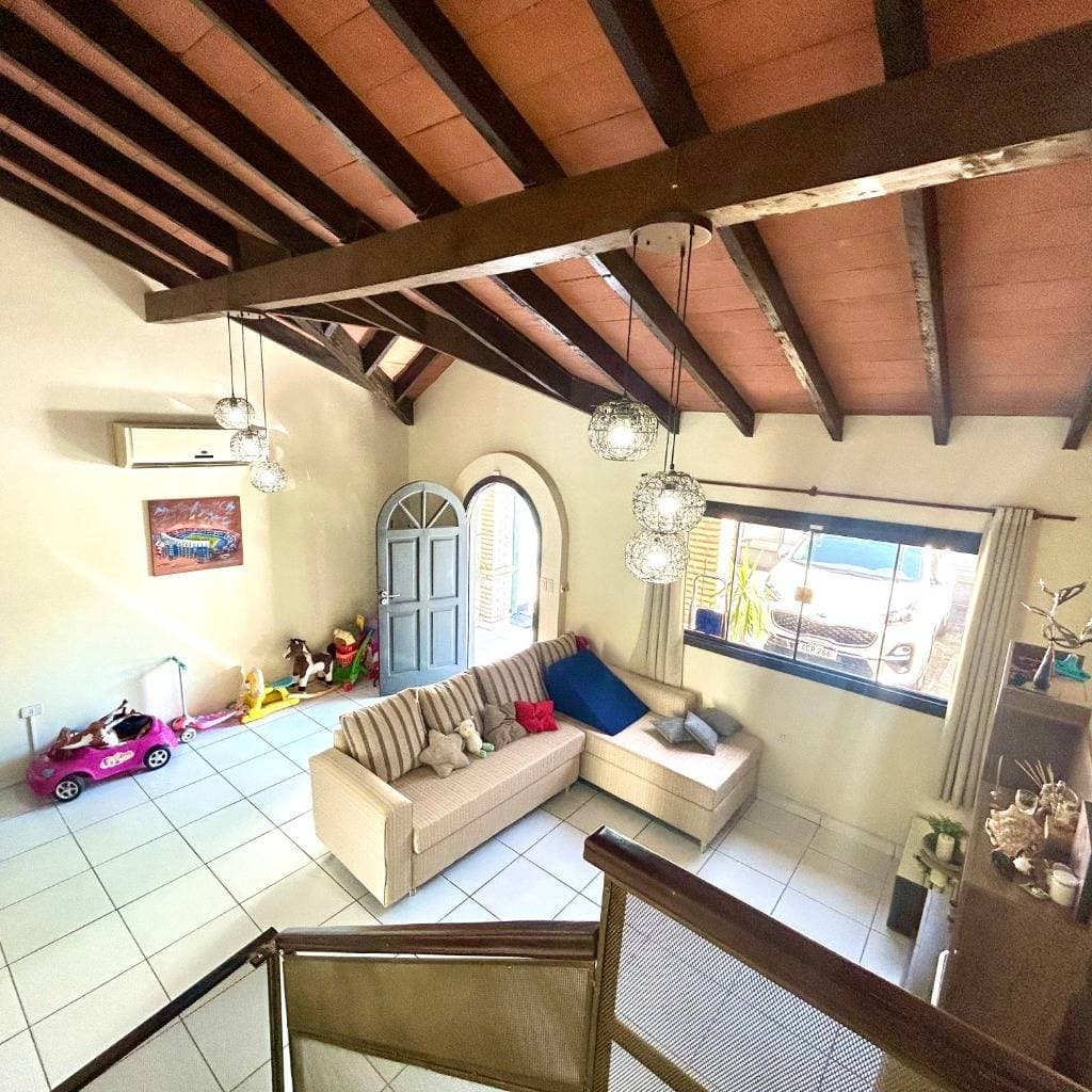 VENDO DUPLEX DE 3 DORMITORIOS EN LAMBARÉ - ZONA CAMPUS DEPORTIVO UAA