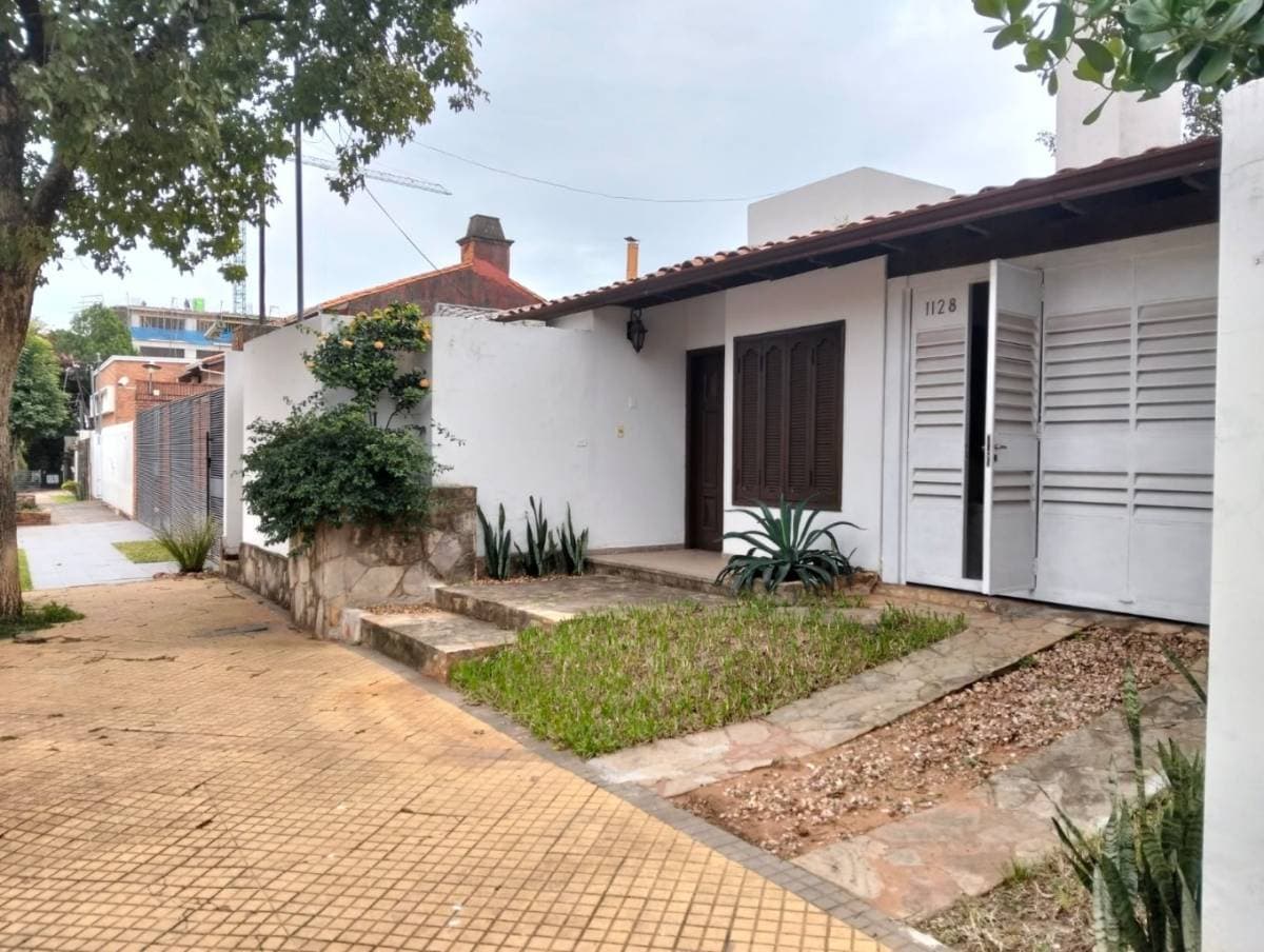 ALQUILO HERMOSA CASA EN BARRIO MBURUCUYA – 2