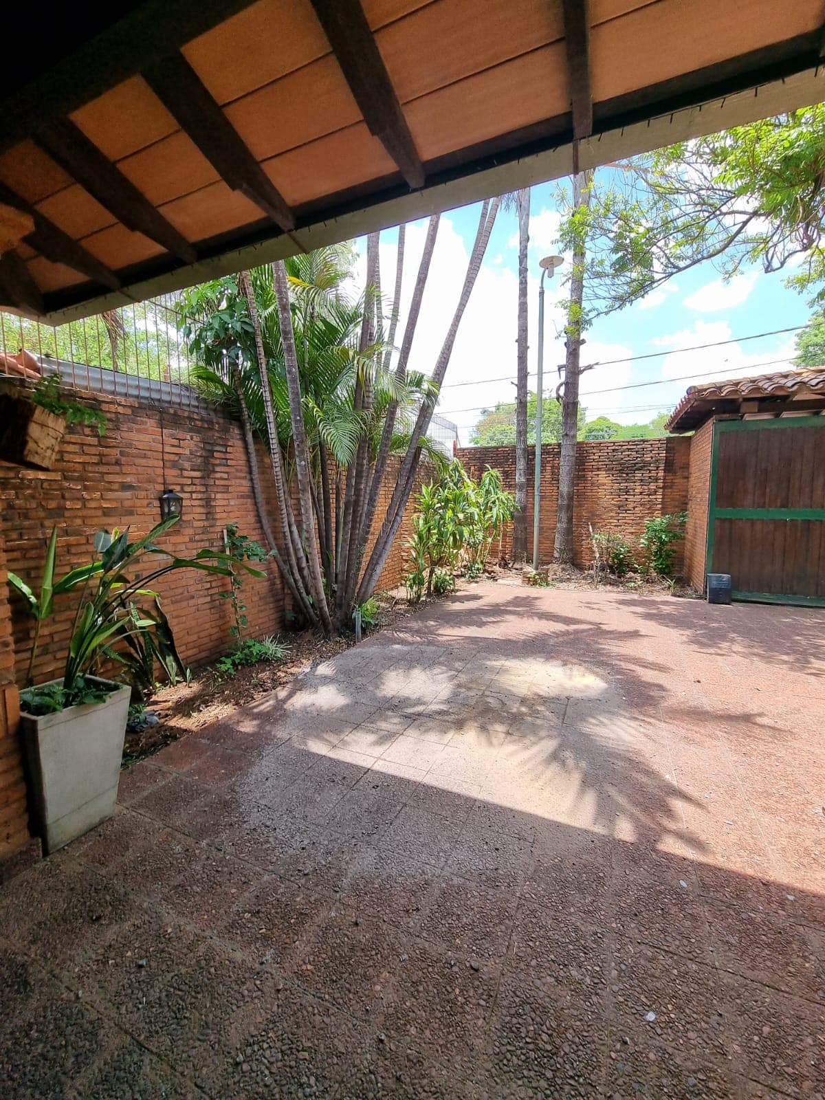 Vendo hermosa  y amplia residencia sobre la Avda Mcal López casi Madame Lynch‼️ – 3
