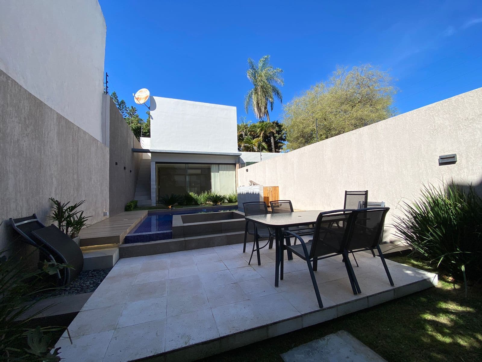 EN VENTA O ALQUILER- Casa de 3 dormitorios en Barrio Ycua Sati – 2