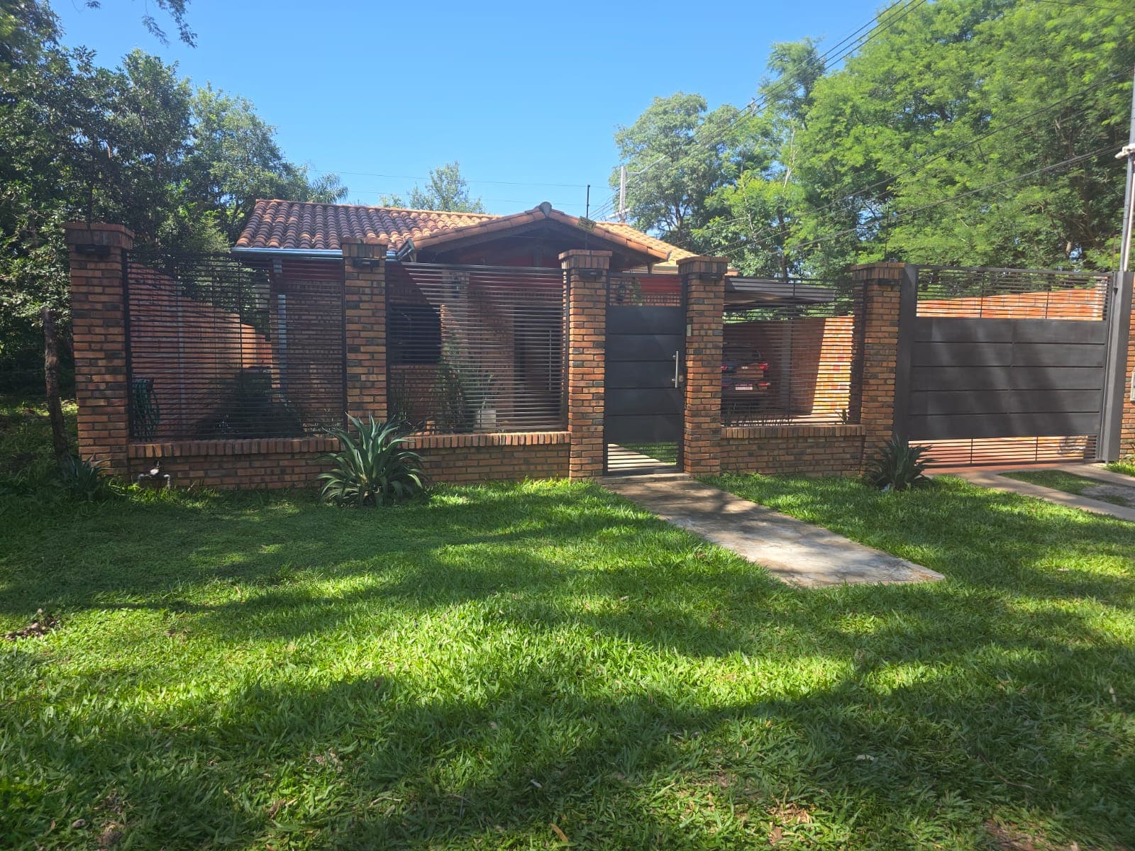 VENDO CASA EN LUQUE- CAÑADA GARAY