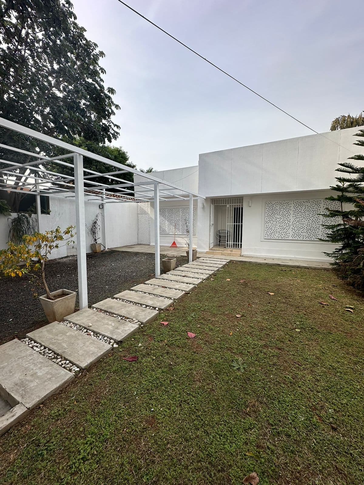 Alquilo/ Vendo Casa P/ Oficina De Una Sola Planta, Zona Ips Central.
