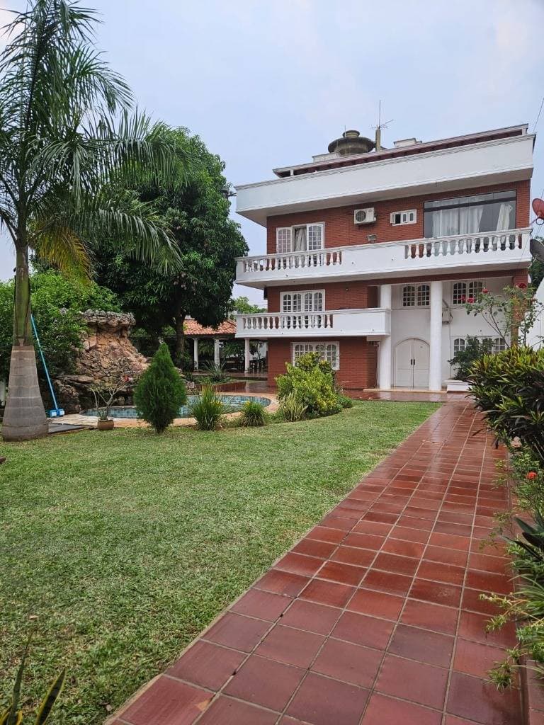 VENDO AMPLIA RESIDENCIA EN YCUA SATY! – 2