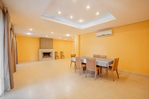 Residencia Amplia en Alquiler – 3