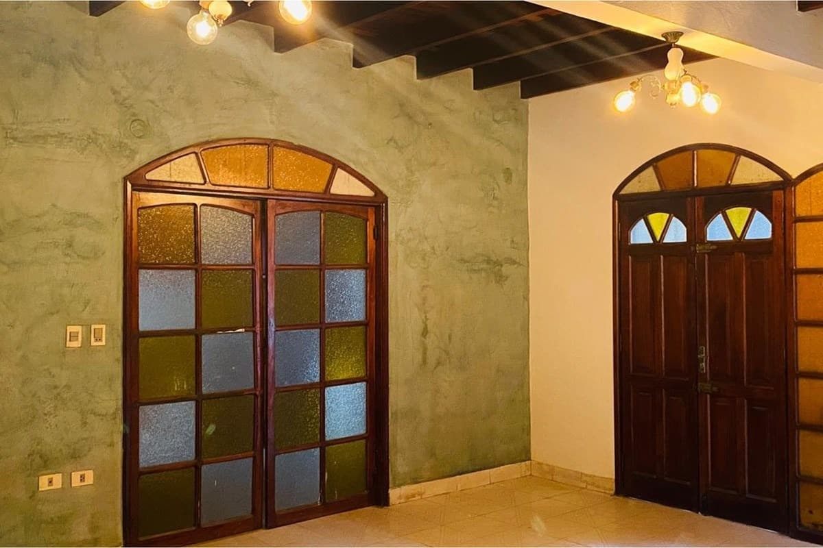 ALQUILO AMPLIA RESIDENCIA EN LAURELTY, LUQUE – 3