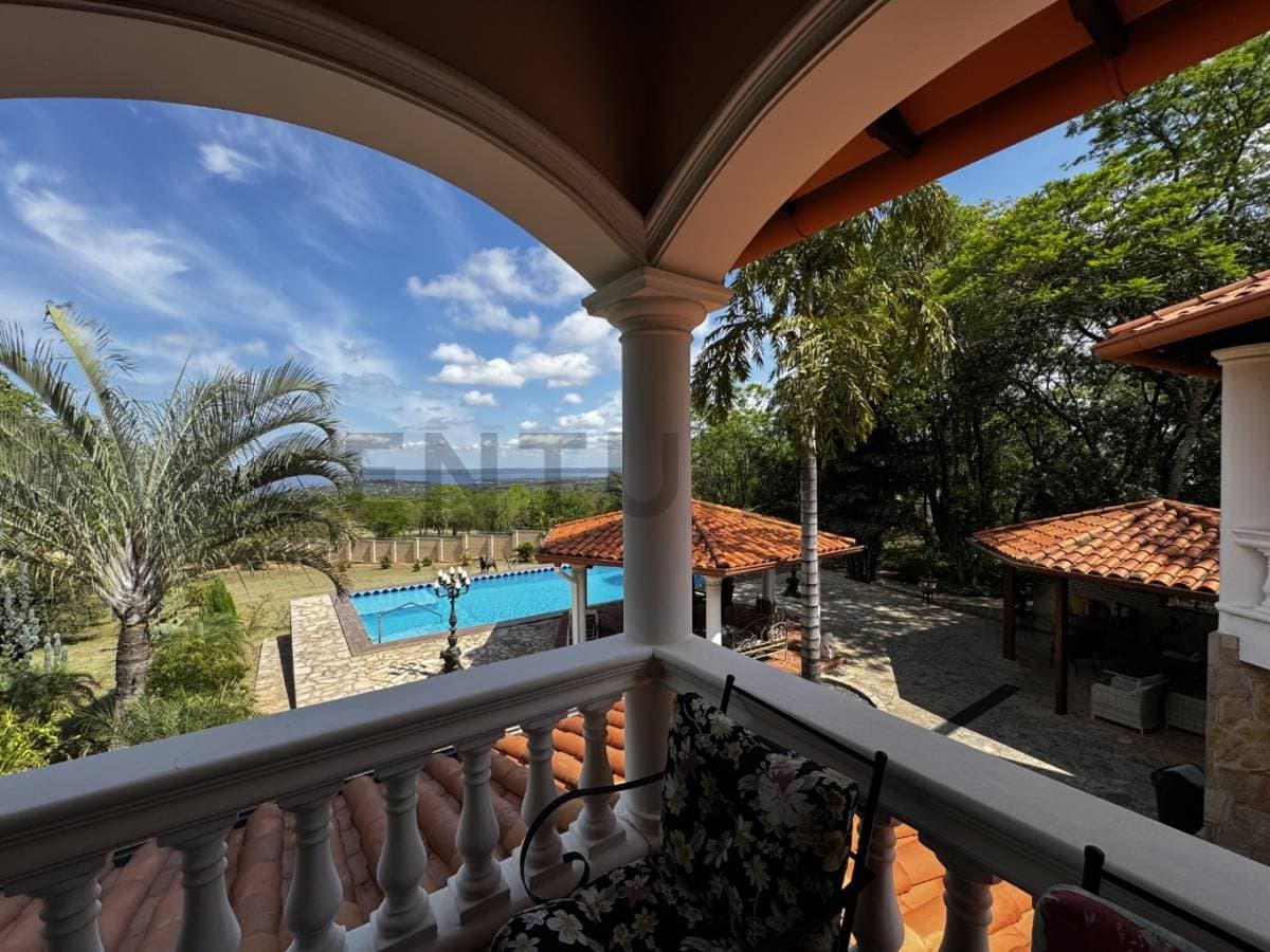 EN VENTA – Residencia Exclusiva Con Vista Al Lago En San Bernardino – 3