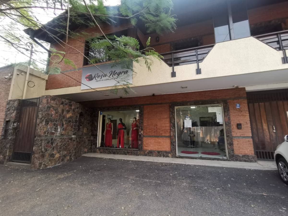 Local Comercial 80 m² sobre Denis Roa