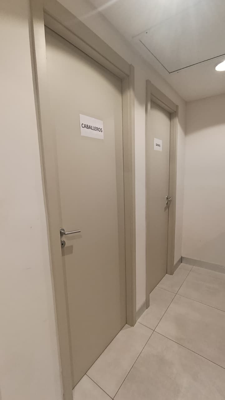 Alquilo OFICINA AMOBLADA en Edificio Corporativo SKYPARK – 3