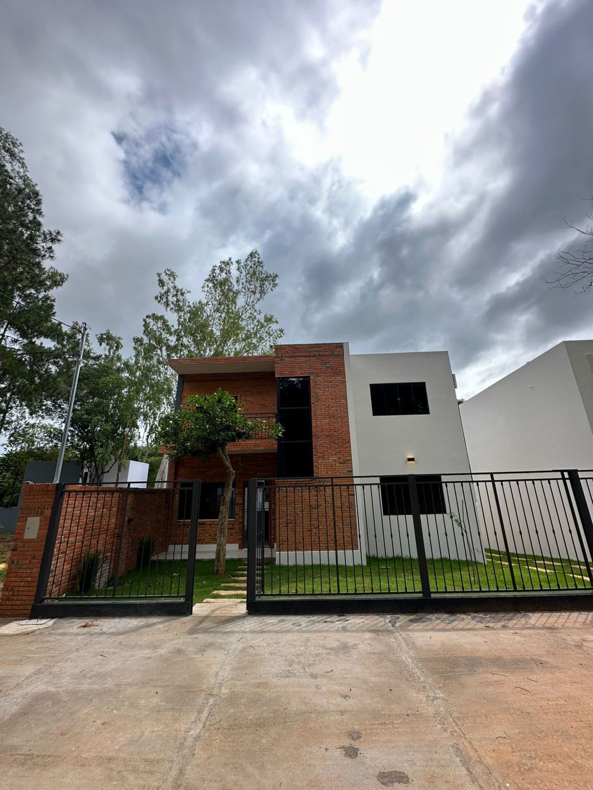 Casa Con 3 Dormitorios - Barrio Paraíso. – 2