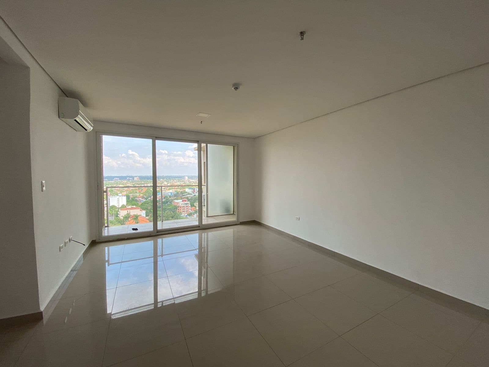 SANTÍSIMA TRINIDAD, EN ALQUILER, AMPLIO DEPTO DE 1 DORMITORIO.