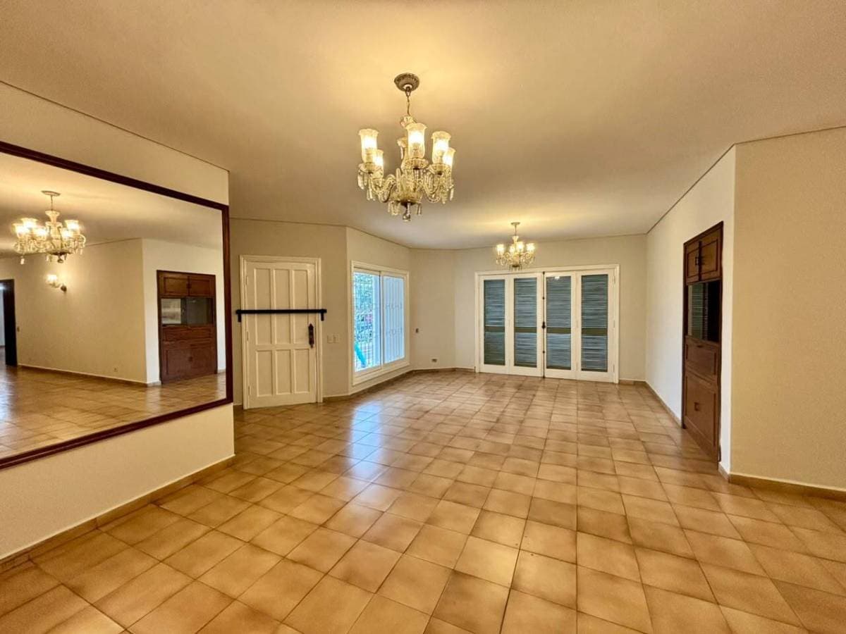 Casa Comercial en Alquiler sobre Av. Mariscal López – 2