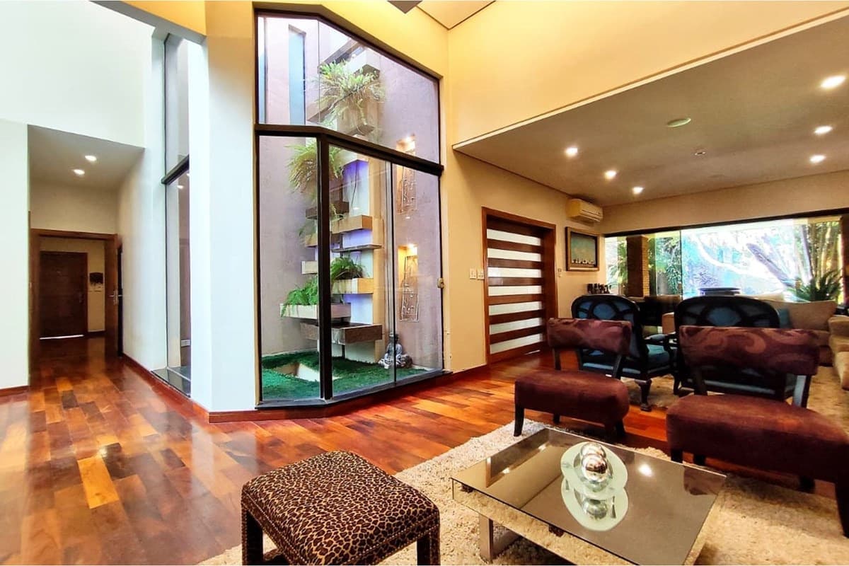 RESIDENCIA EN VENTA EN BARRIO MCAL. ESTIGARRIBIA!! – 2