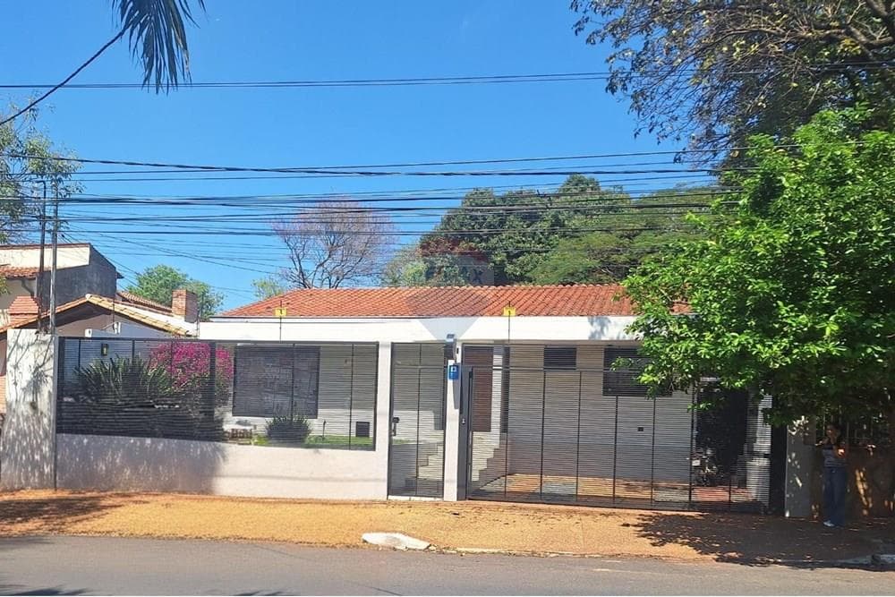 Oficina en Barrio Mburicao