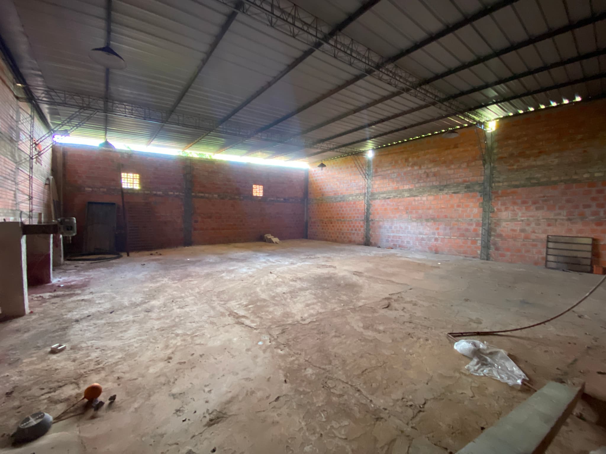 VENTA – DEPÓSITO + SHOWROOM EN MARIANO ROQUE ALONSO ID: 13865