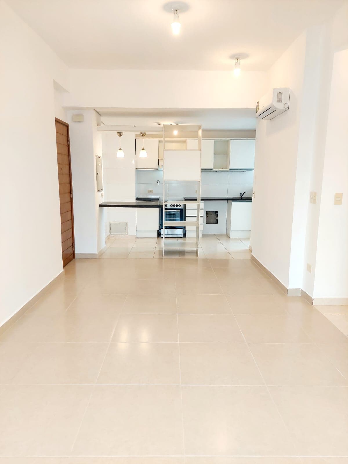 Alquilo departamento de 2 habitaciones + area de servicio, Zona Curda