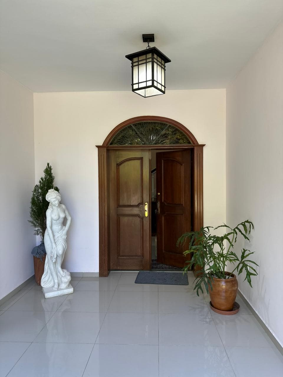 En Venta Lujosa Casa en Asunción Las Lomas – 3