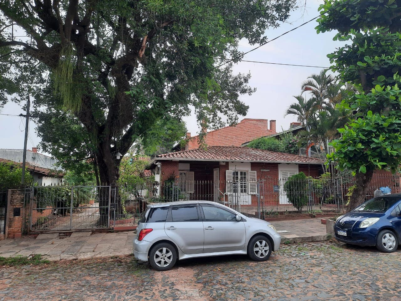 IMPORTANTE PROPIEDAD EN EL BARRIO MBURUCUYA – 2