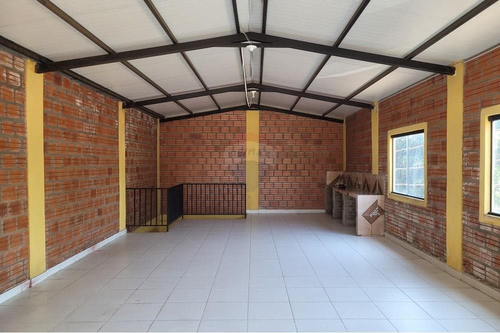 ALQUILO SALON COMERCIAL EN FERNANDO DE LA MORA – 2