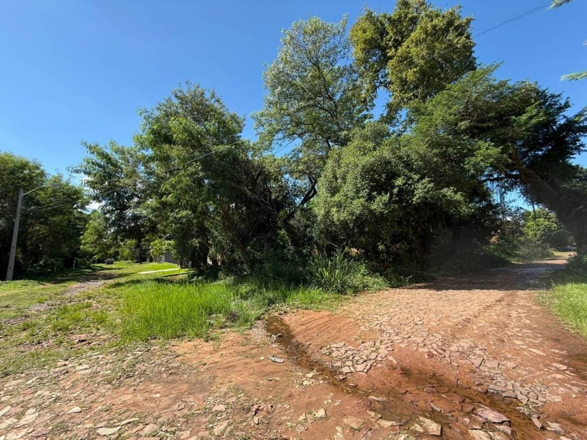 En venta terreno de 600 m2 en esquina en Aregúa