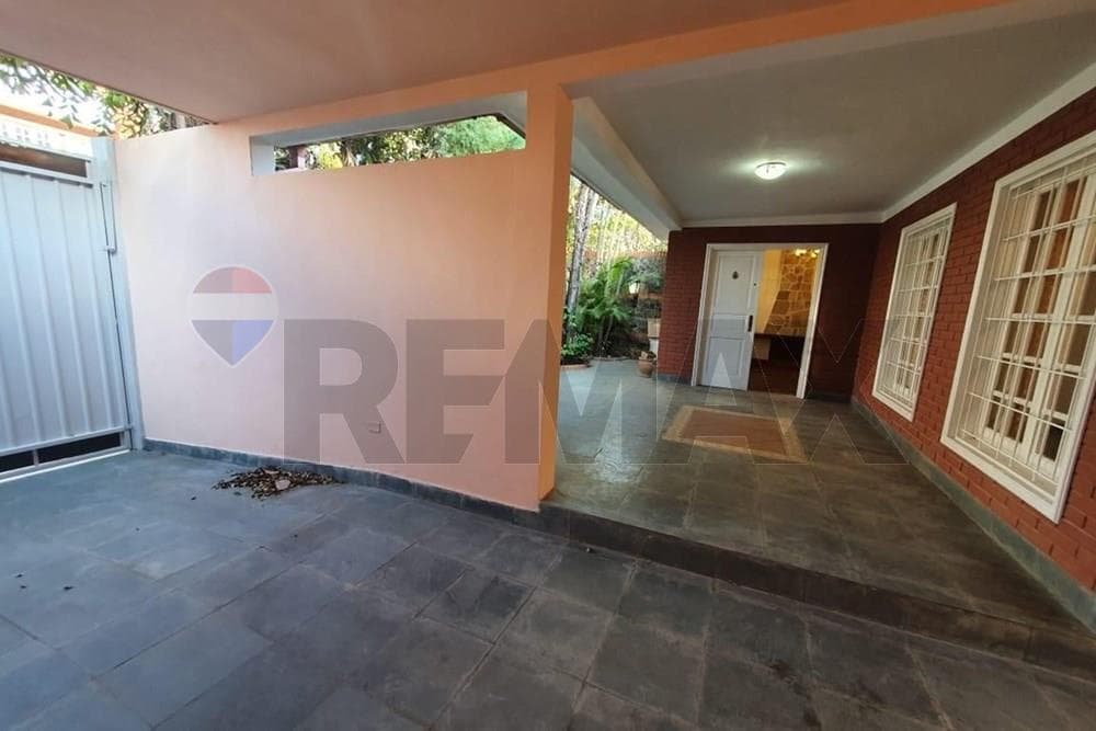 ALQUILO AMPLIA CASA 5 HABITACIONES EN BARRIO JARA - ASUNCIÓN – 2
