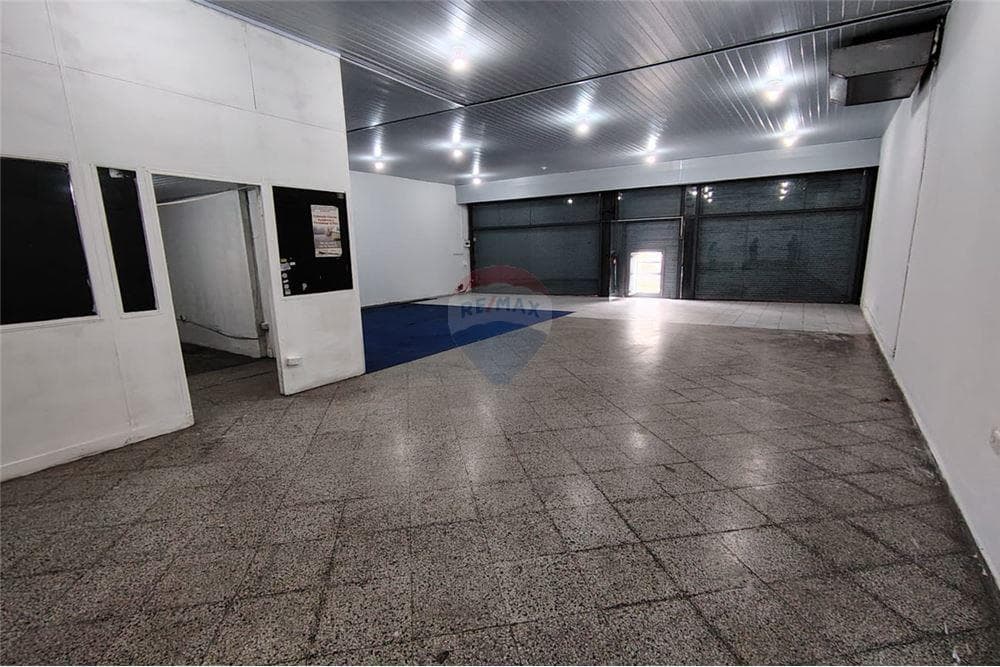 ALQUILO LOCAL COMERCIAL S/ EUSEBIO AYALA 300M2