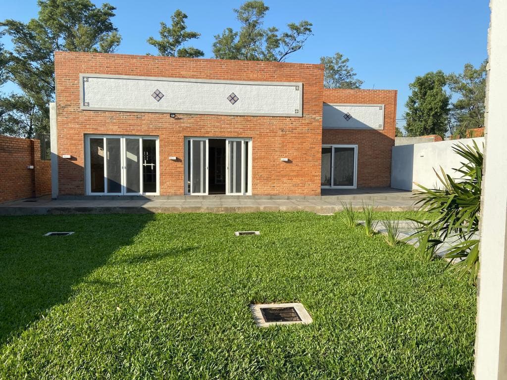 Casa En Alquiler De 3 Habitaciones En Suite, En El Barrio Cerrado Surubii. – 2