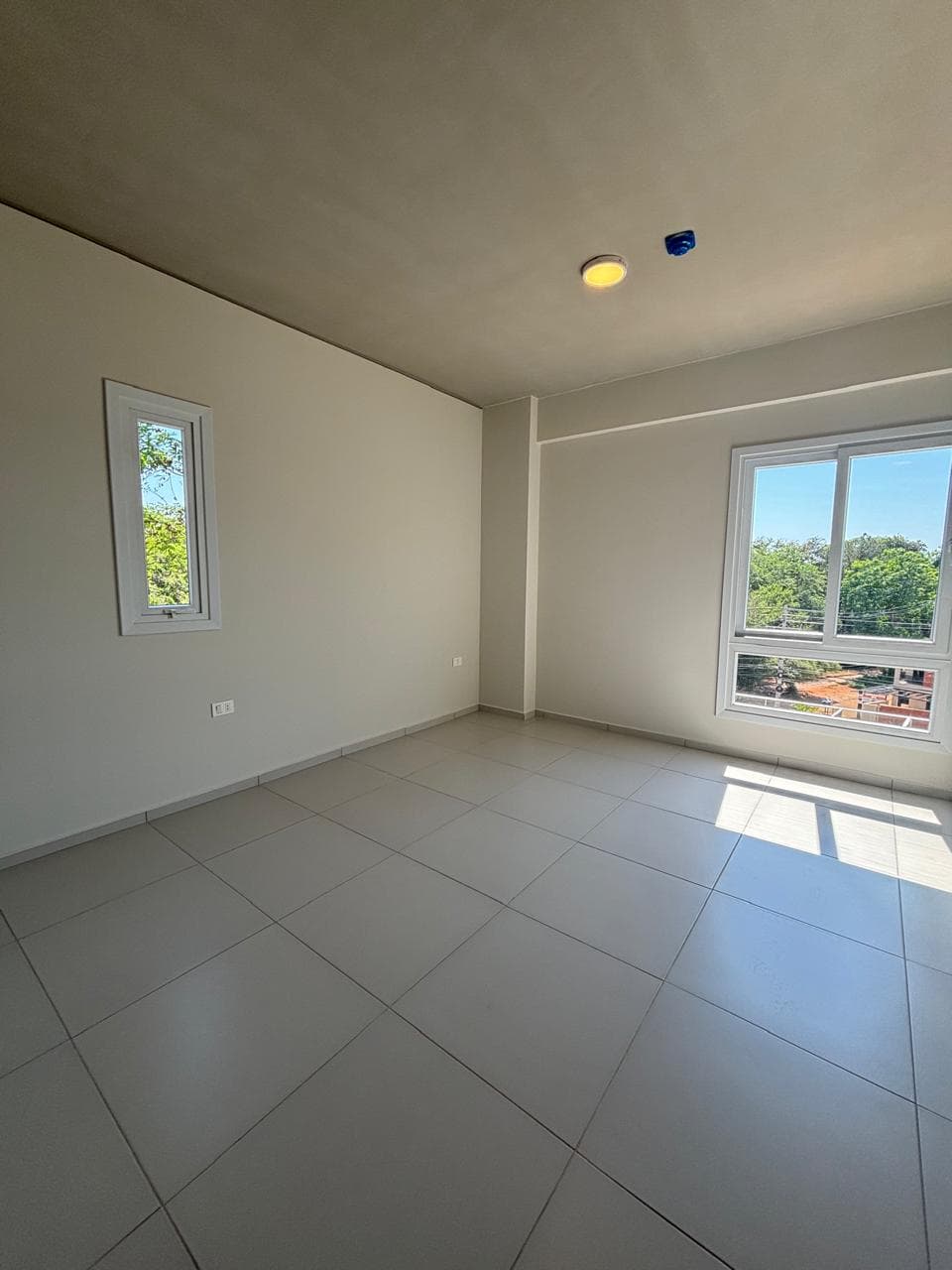 LUQUE EN VENTA O ALQUILER AMPLIO DEPARTAMENTO DE 2 DORMITORIOS – 2
