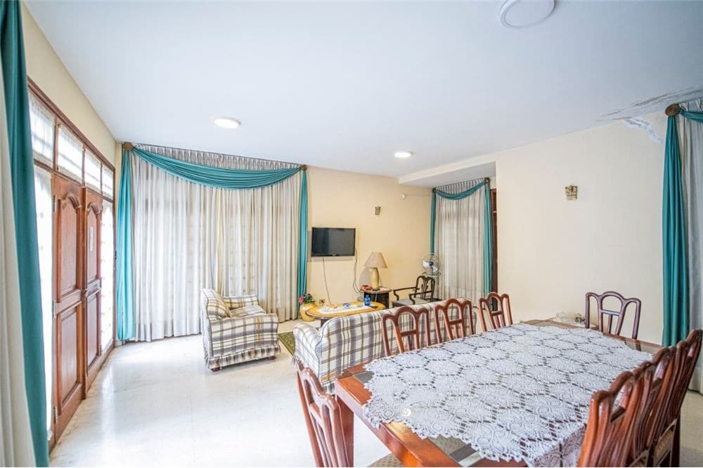 CASA EN VENTA DE 6 SUITES - OBRERO – 3