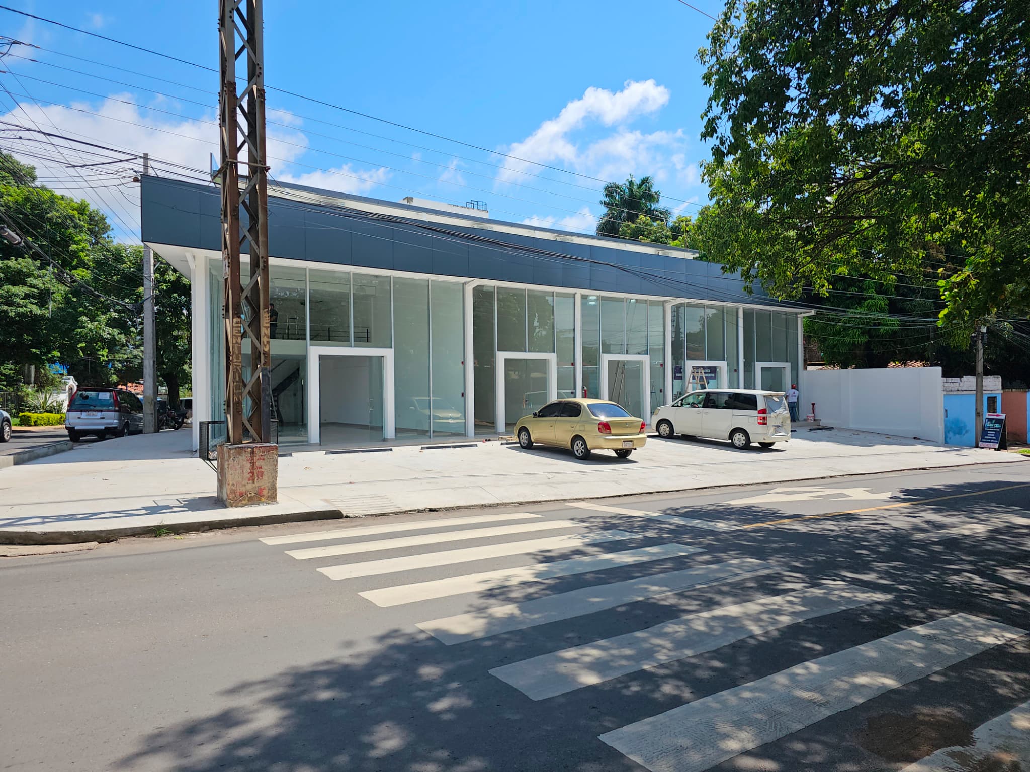Locales Comerciales En Esquinas Estratégicas – Alto Tránsito Y Visibilidad – 2