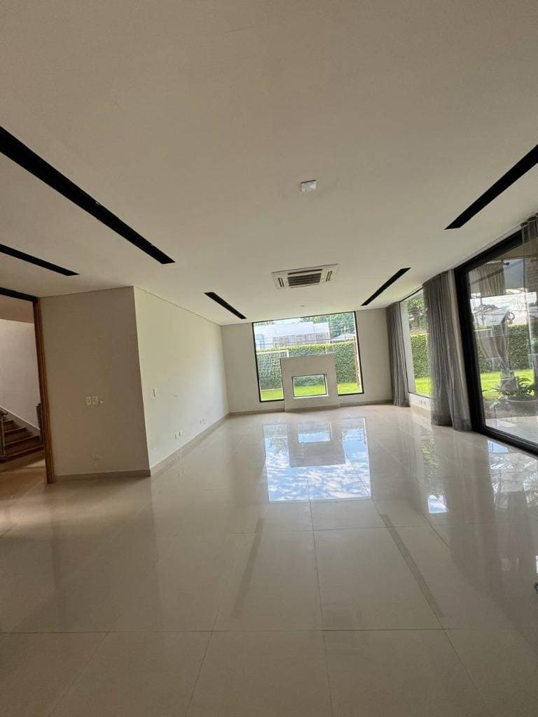 ALQUILO HERMOSA RESIDENCIA EN BARRIO MBURUCUYA - ID 48511 – 2