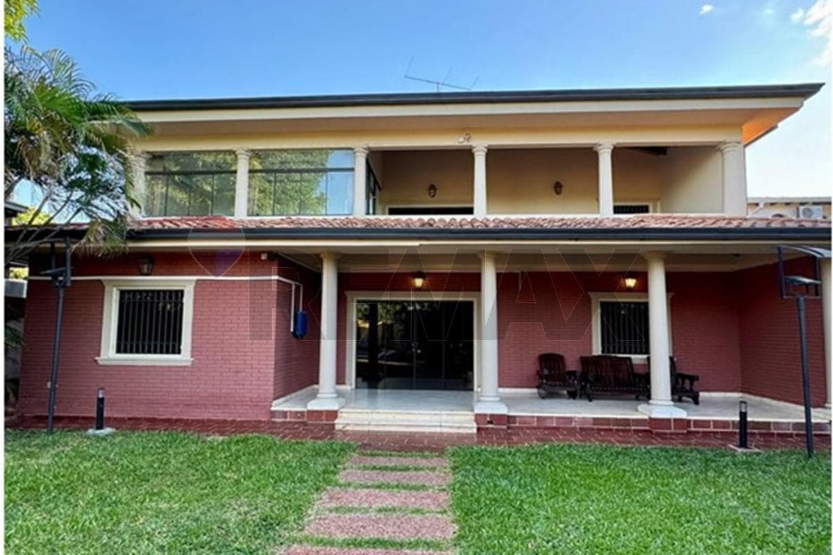 RESIDENCIA EN ALQUILER - MBURICAO