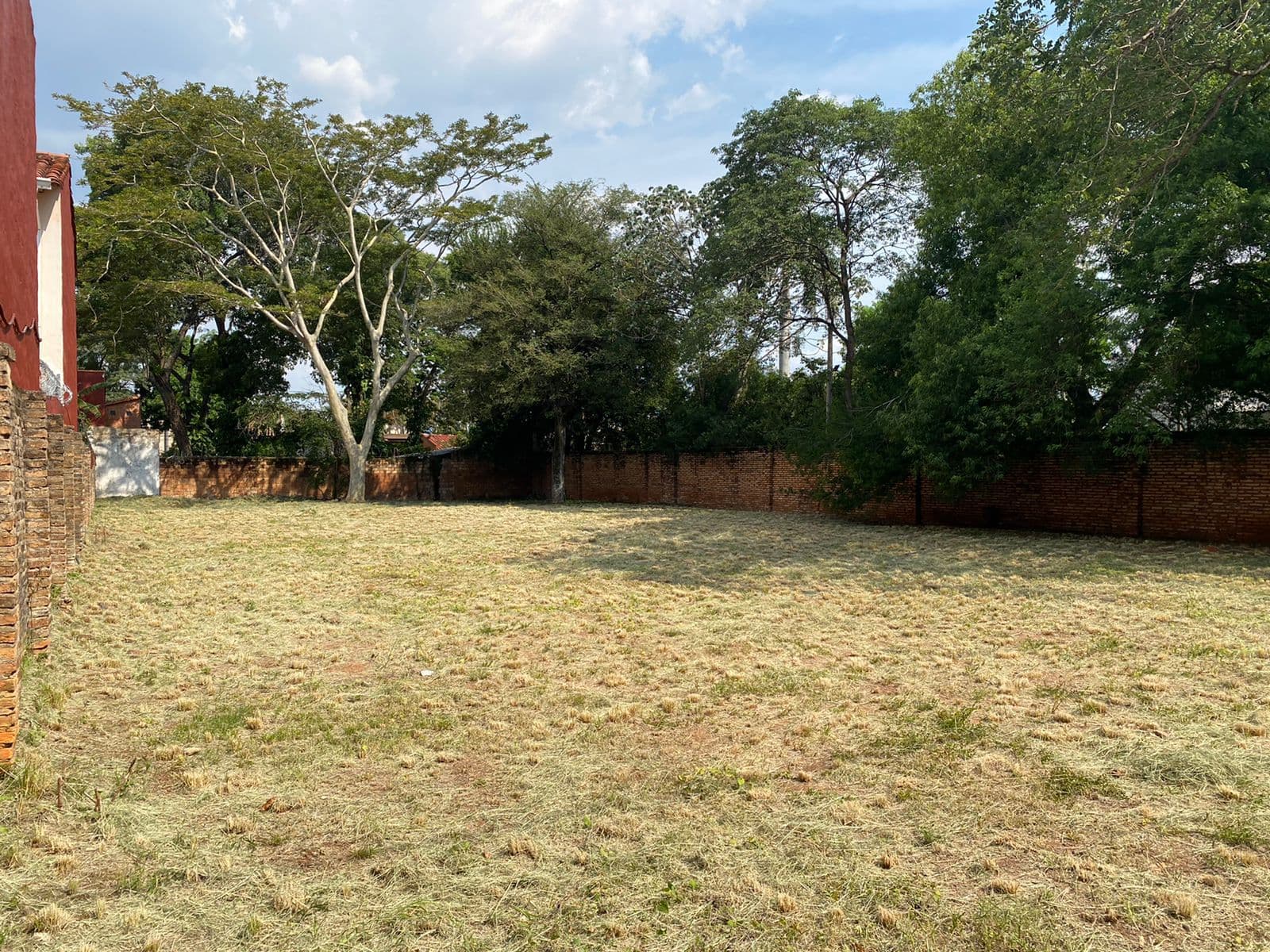 VENDO AMPLIO TERRENO EN ZONA RESIDENCIAL DEL BARRIO SAN CRISTOBAL – 2