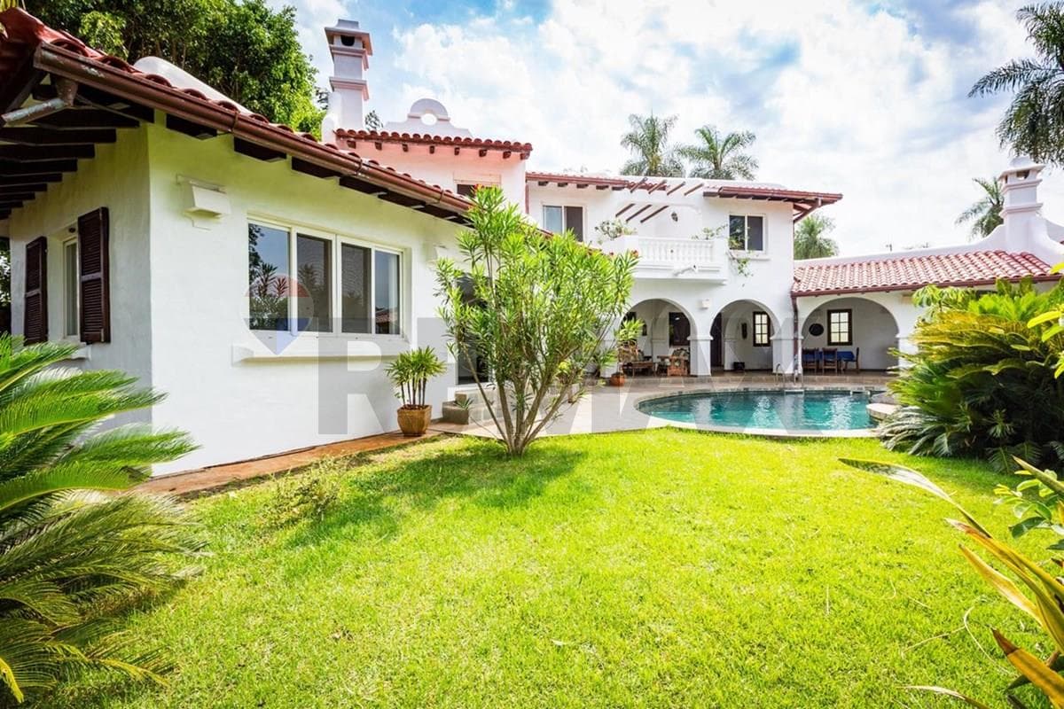 EXCLUSIVA CASA en Cond. Puerto Marco– Hernandarias