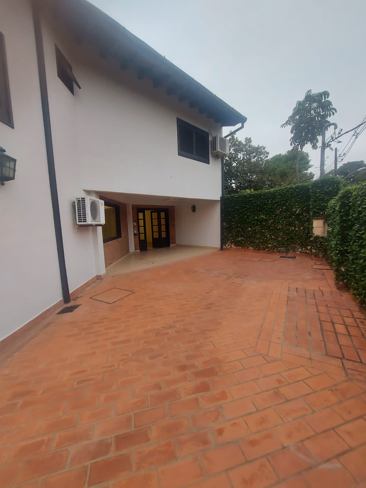ALQUILO CASA C / PISINA EN PEQUEÑO CONDOMINIO EN BARRIO MCAL. ESTIGARRIBIA – 2