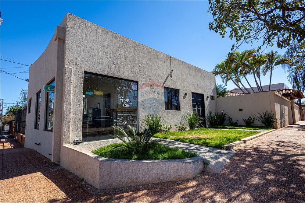 Casa con local comercial en esquina /Villa Ofelia