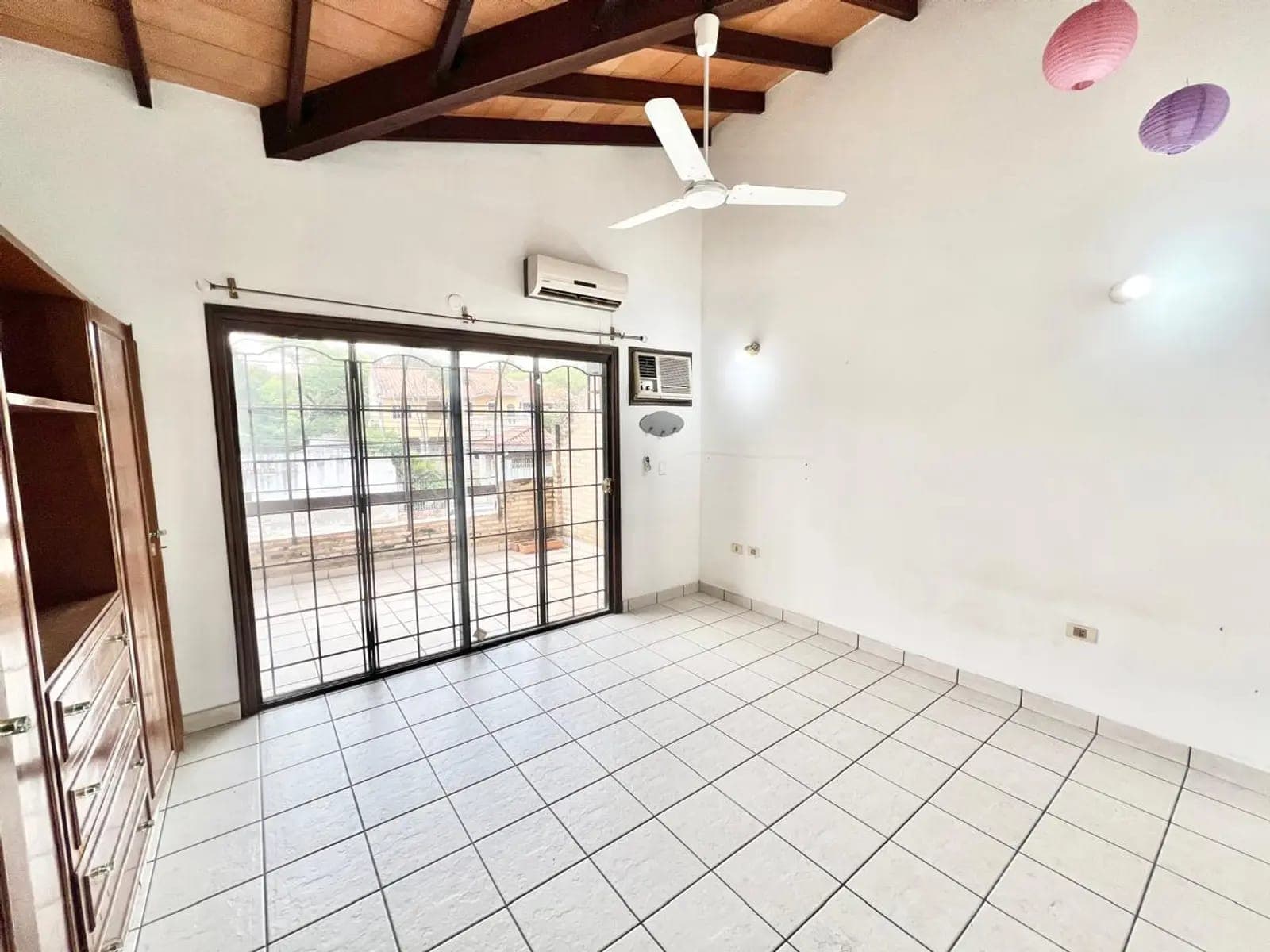 DÚPLEX CON AMPLIO PATIO EN ALQUILER – ZONA IPS CENTRAL – 3