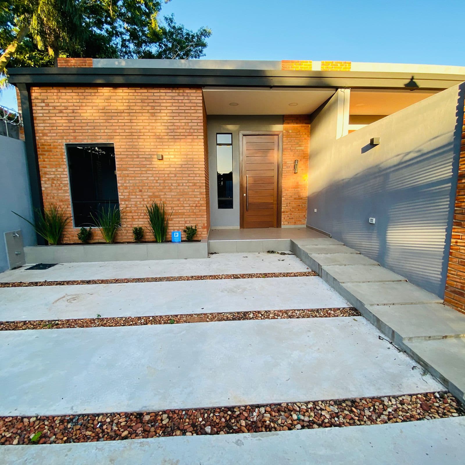 ALQUILO DUPLEX EN LAMBARE