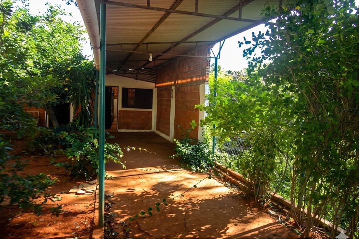 TERRENO CON CONSTRUCCION A REFACCIONAR-NEMBY – 2