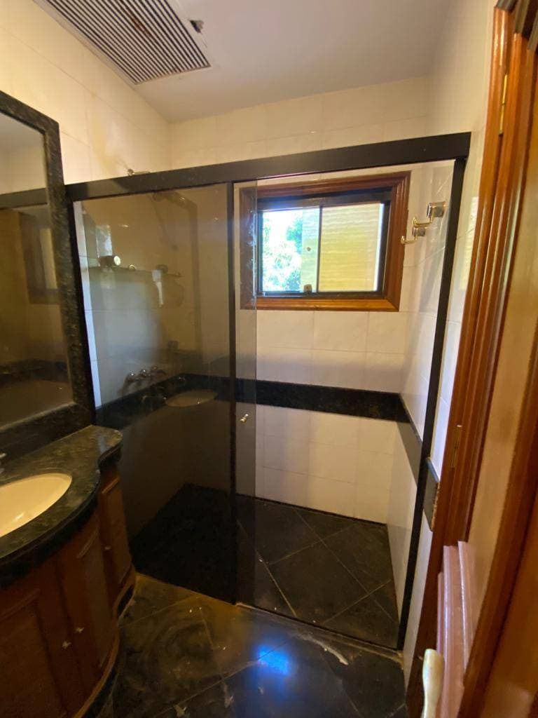 Hermosa casa de 2 pisos y 4 suites en Mburucuya, frente al CPJ – 3