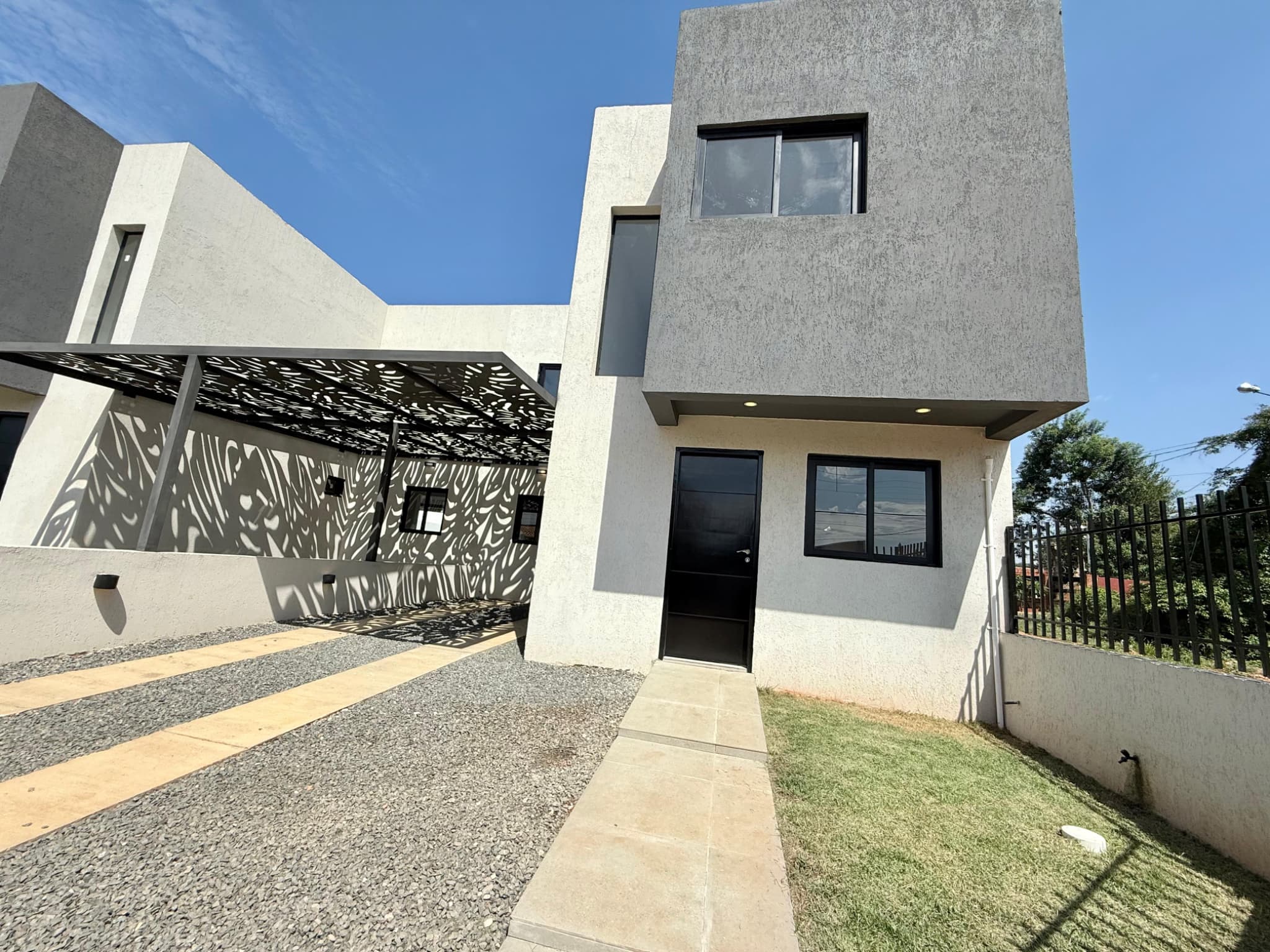Alquilo Duplex Premium en Luque Laurelty