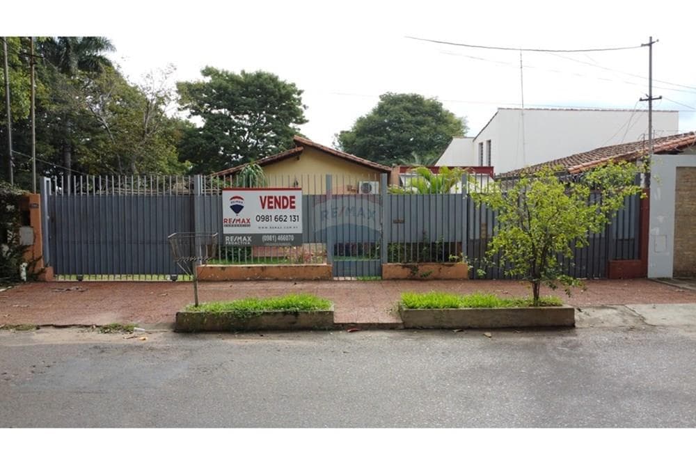 ¡Terreno en venta con alto potencial comercial!