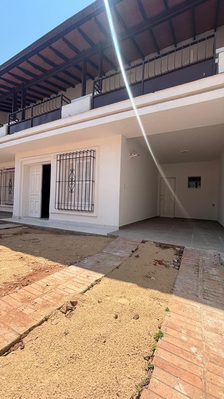 ALQUILO AMPLIA CASA DE 2 PISOS – ZONA PARQUE DE LA SALUD – 2