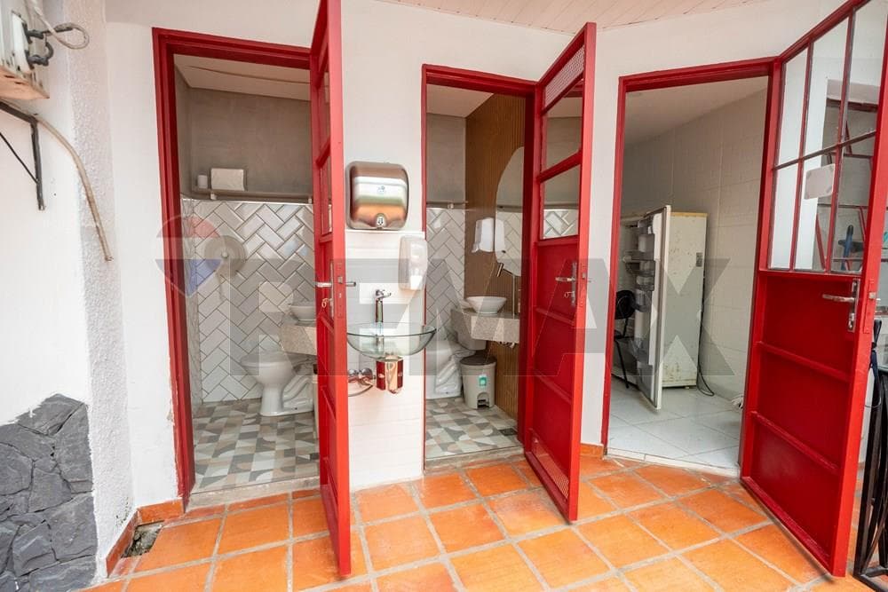 ALQUILO LOCAL PARA OFICINAS EN LAS MERCEDES – 2